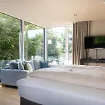 Lakeside Apartment *